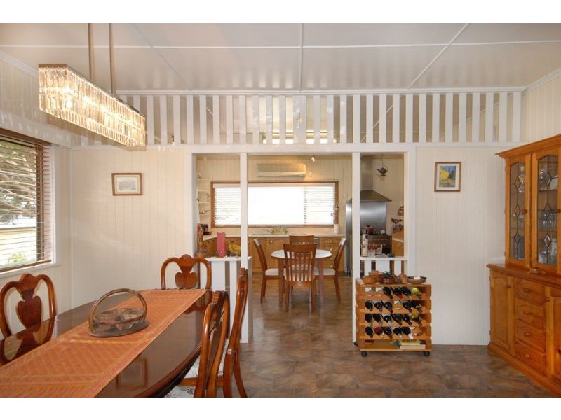 16 Newmarket Street, Newtown QLD 4350