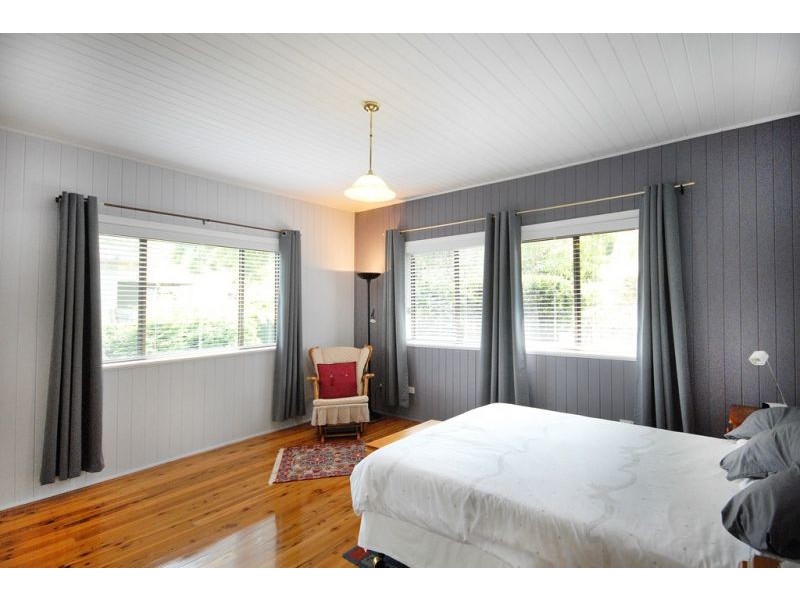 16 Newmarket Street, Newtown QLD 4350