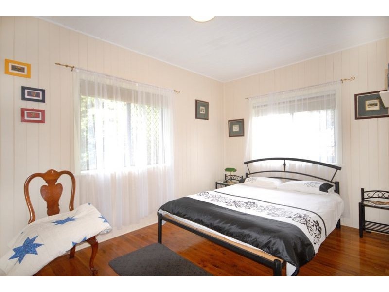 16 Newmarket Street, Newtown QLD 4350