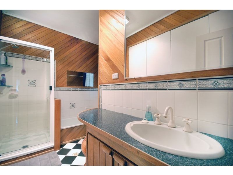 16 Newmarket Street, Newtown QLD 4350