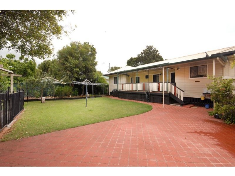 16 Newmarket Street, Newtown QLD 4350