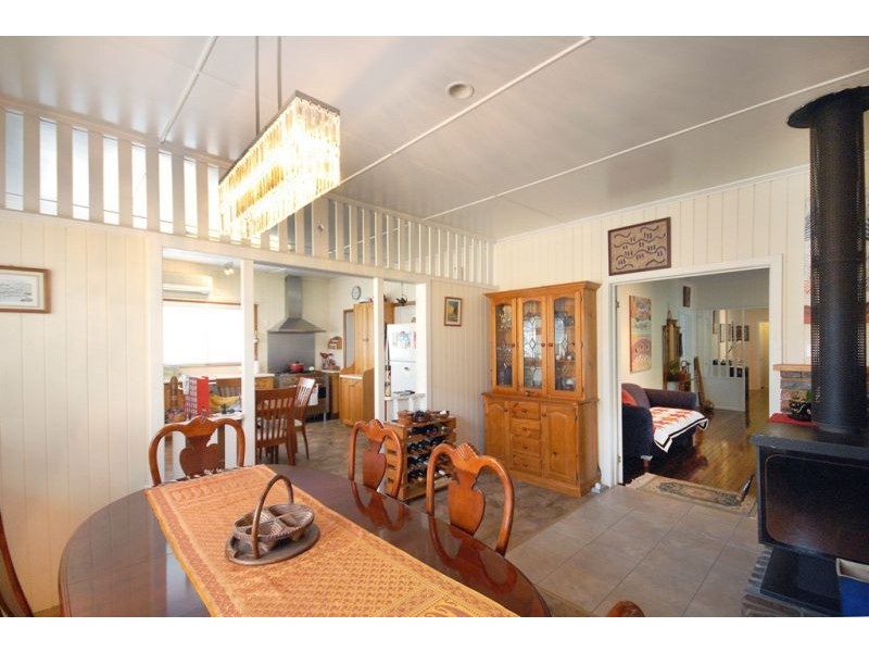 16 Newmarket Street, Newtown QLD 4350