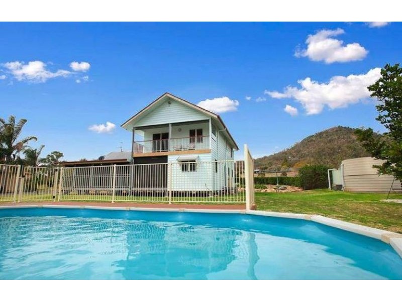 11 Jannuschs Road, Gowrie Mountain QLD 4350