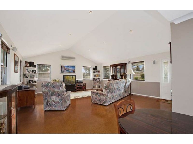 11 Jannuschs Road, Gowrie Mountain QLD 4350