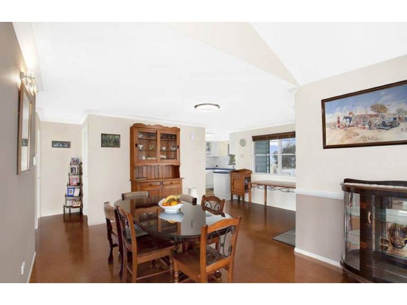 11 Jannuschs Road, Gowrie Mountain QLD 4350