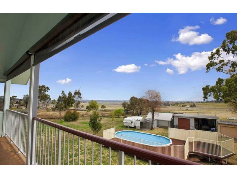 11 Jannuschs Road, Gowrie Mountain QLD 4350