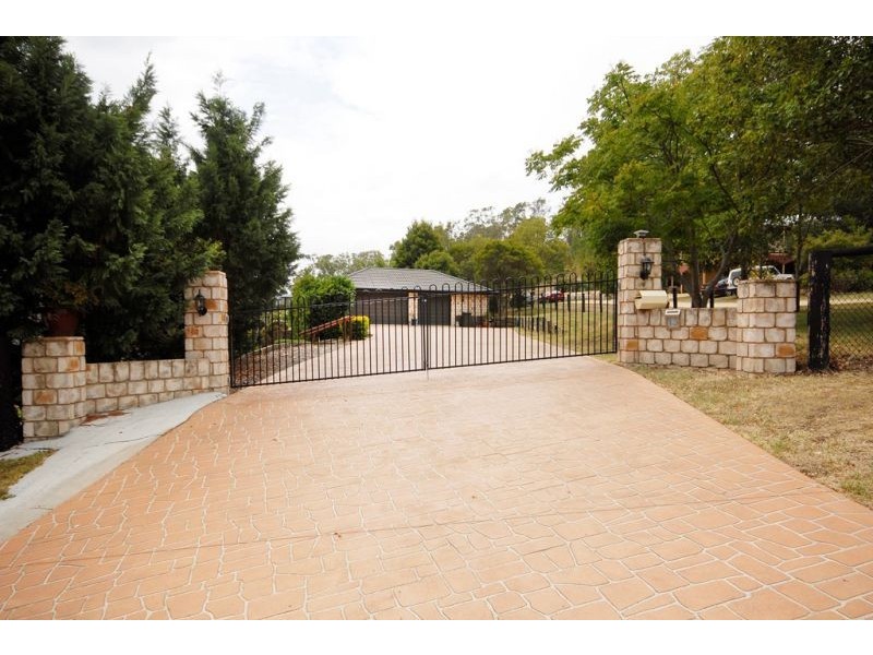 13 Graham Court, Hodgson Vale QLD 4352