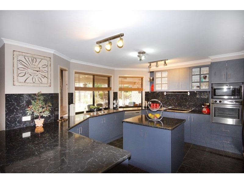 13 Graham Court, Hodgson Vale QLD 4352