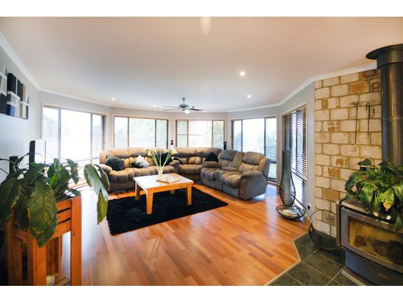 13 Graham Court, Hodgson Vale QLD 4352