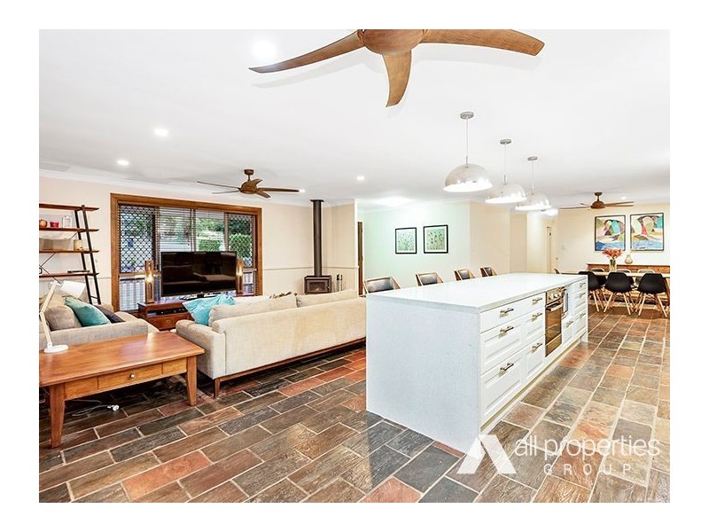 182 Merluna Road, Park Ridge South QLD 4125
