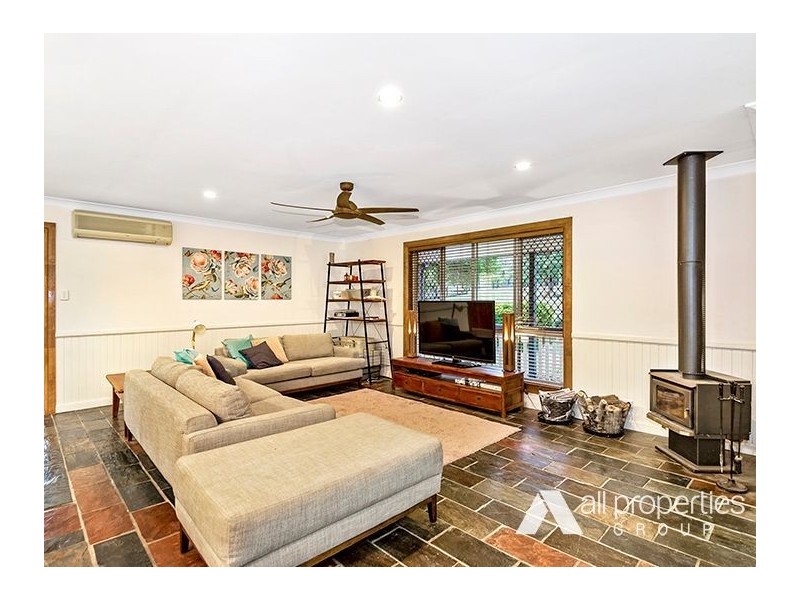 182 Merluna Road, Park Ridge South QLD 4125