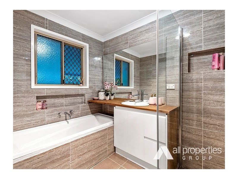 182 Merluna Road, Park Ridge South QLD 4125