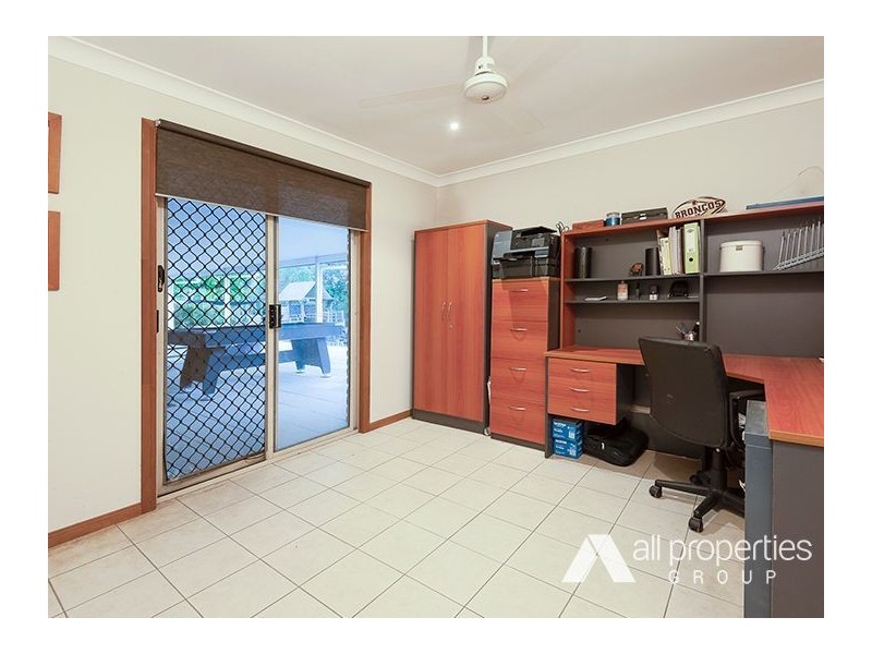 182 Merluna Road, Park Ridge South QLD 4125