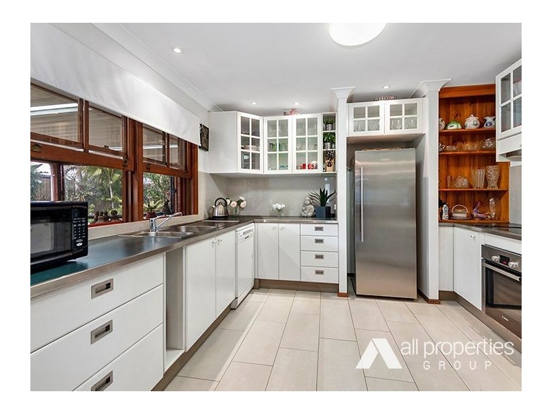 9 Fernhaven Court, Regents Park QLD 4118