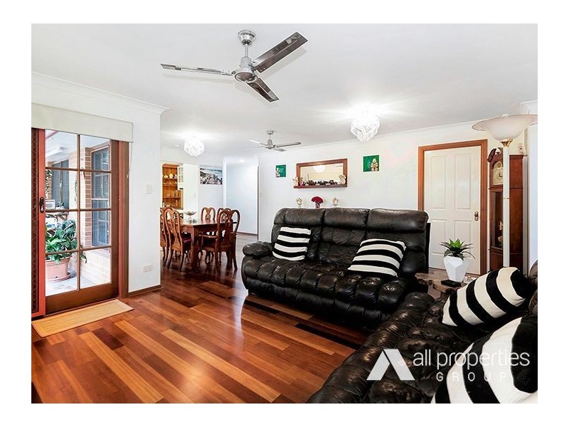 9 Fernhaven Court, Regents Park QLD 4118
