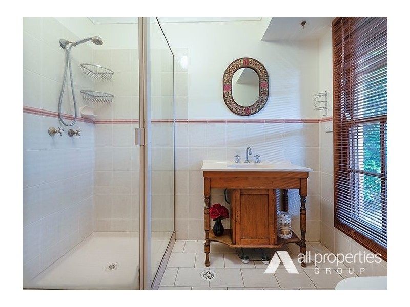 9 Fernhaven Court, Regents Park QLD 4118