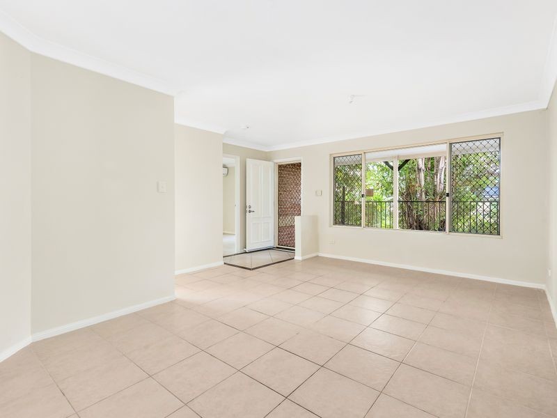 69 Middle Road, Hillcrest QLD 4118