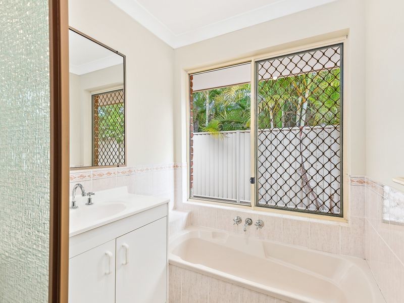 69 Middle Road, Hillcrest QLD 4118