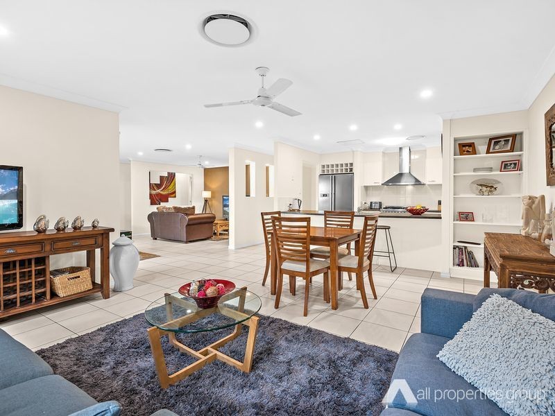 27 Sandalwood Street, Heathwood QLD 4110