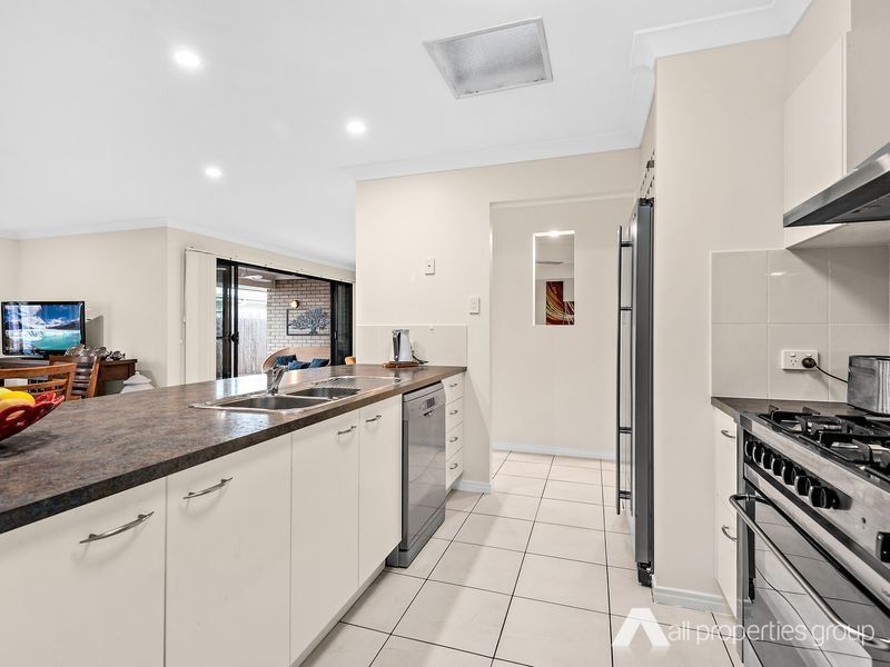 27 Sandalwood Street, Heathwood QLD 4110