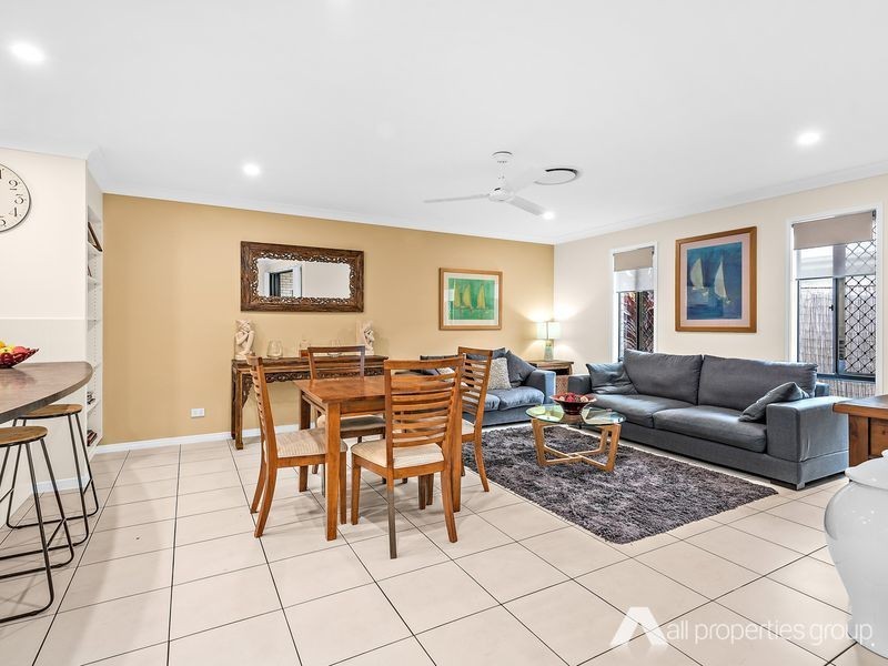 27 Sandalwood Street, Heathwood QLD 4110