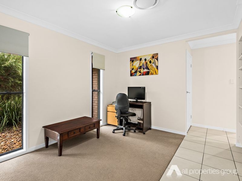 27 Sandalwood Street, Heathwood QLD 4110