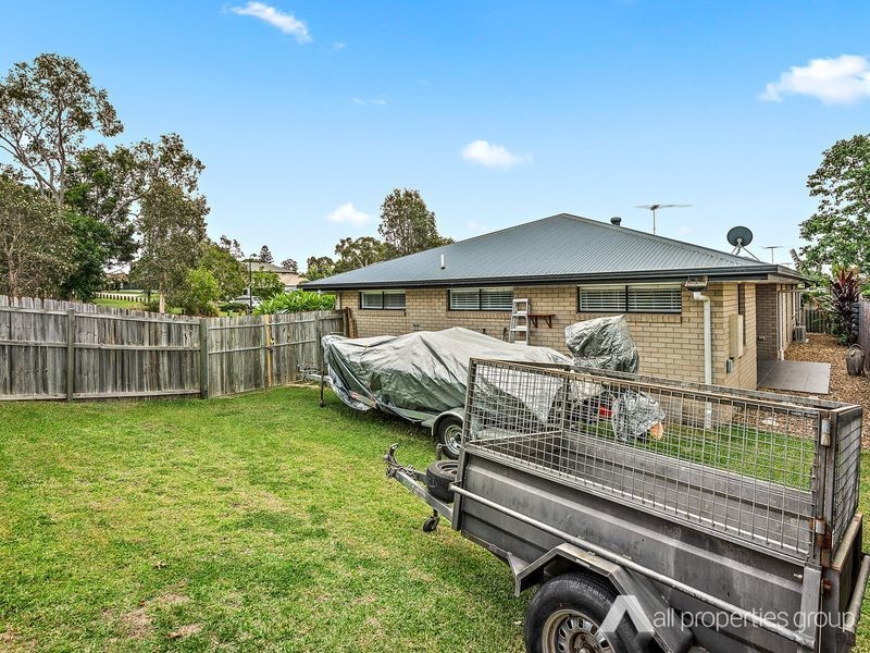 27 Sandalwood Street, Heathwood QLD 4110