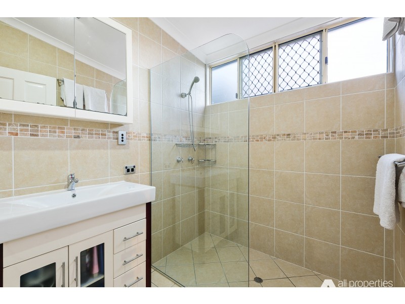 11 Bonhill Court, Hillcrest QLD 4118