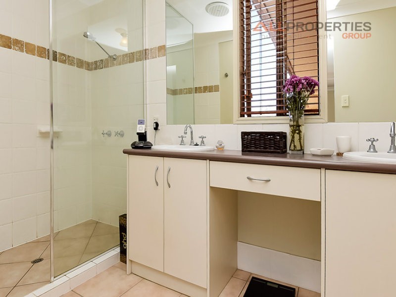 11 Parkside Place, Forest Lake QLD 4078