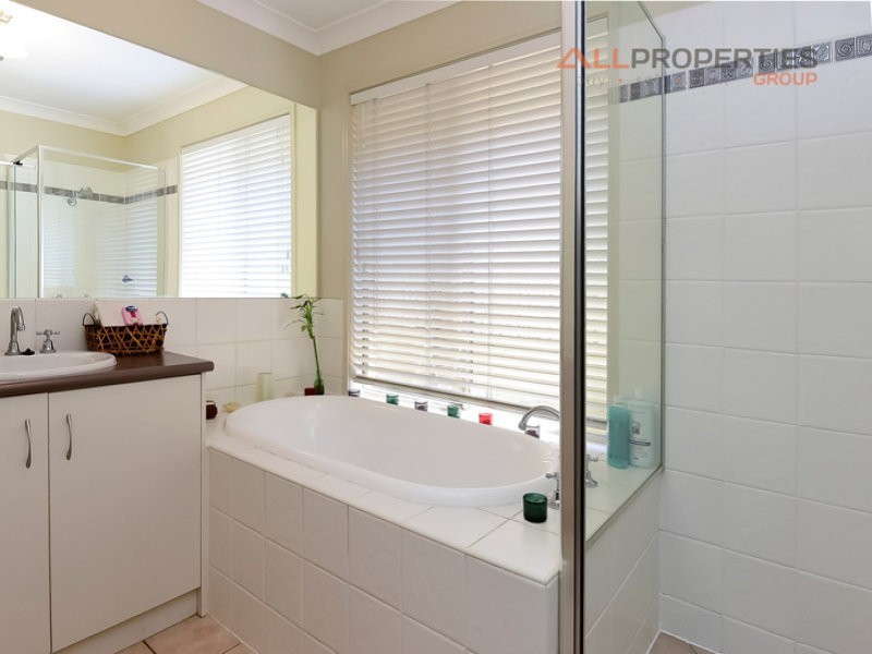 11 Parkside Place, Forest Lake QLD 4078