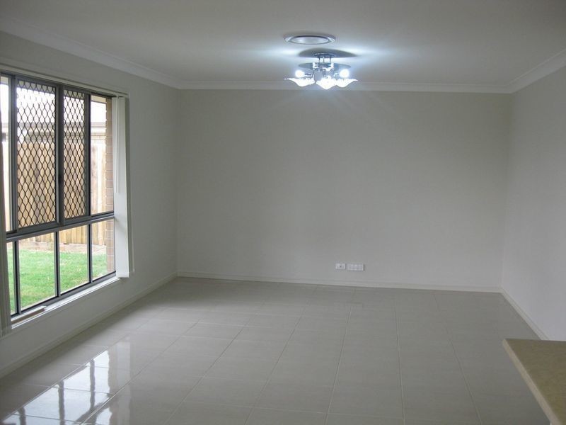 4 Giancarlo Crescent, Doolandella QLD 4077