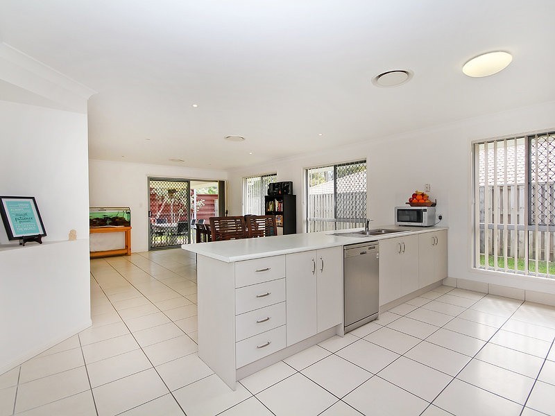 17 Juniper Street, Heathwood QLD 4110