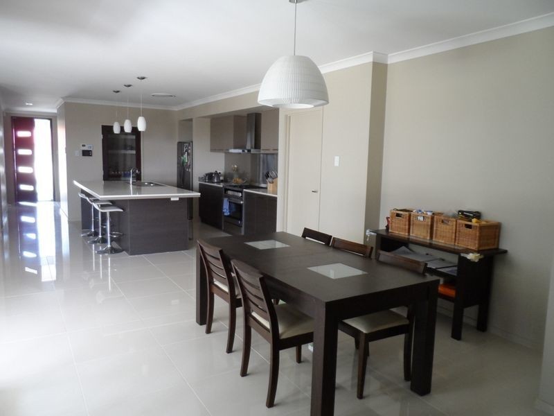 81 Parkwood Drive, Heathwood QLD 4110