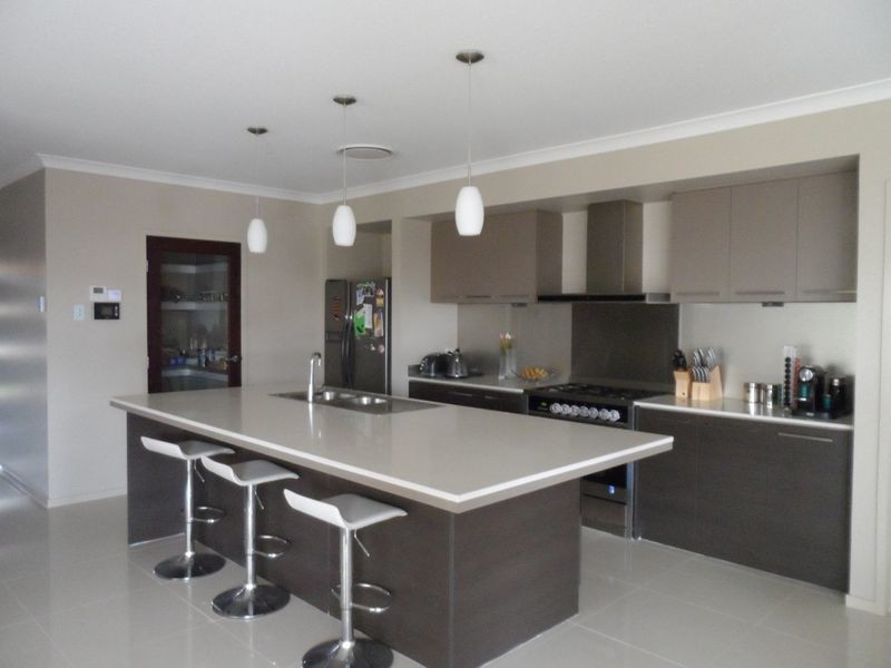 81 Parkwood Drive, Heathwood QLD 4110