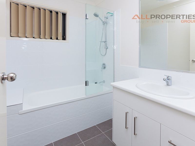 35 Strathallen Drive, Boronia Heights QLD 4124