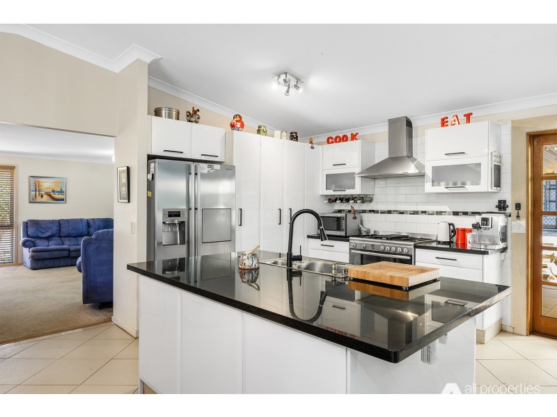 2-4 Kew Place, Munruben QLD 4125