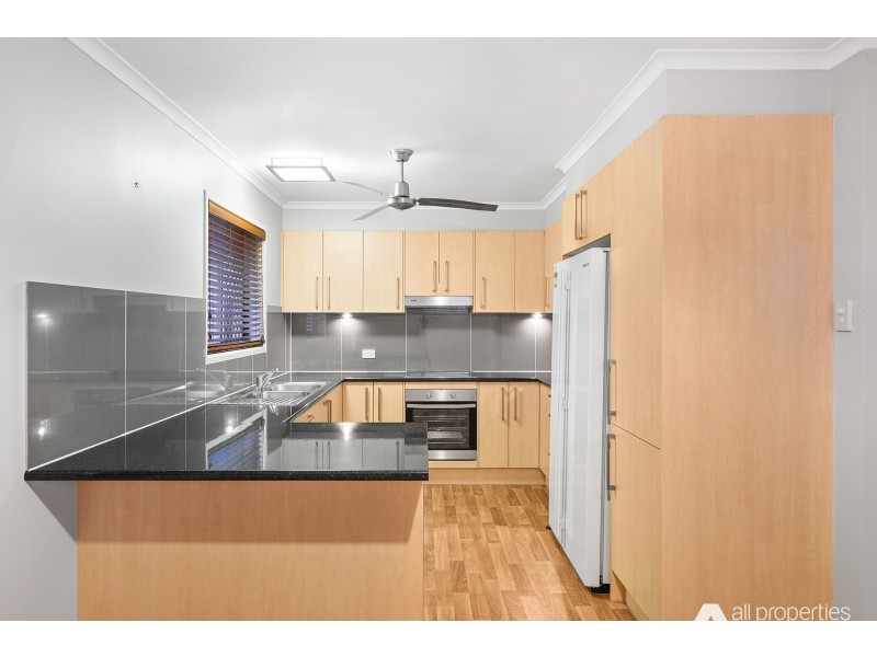 8 Alfred Place, Flinders View QLD 4305