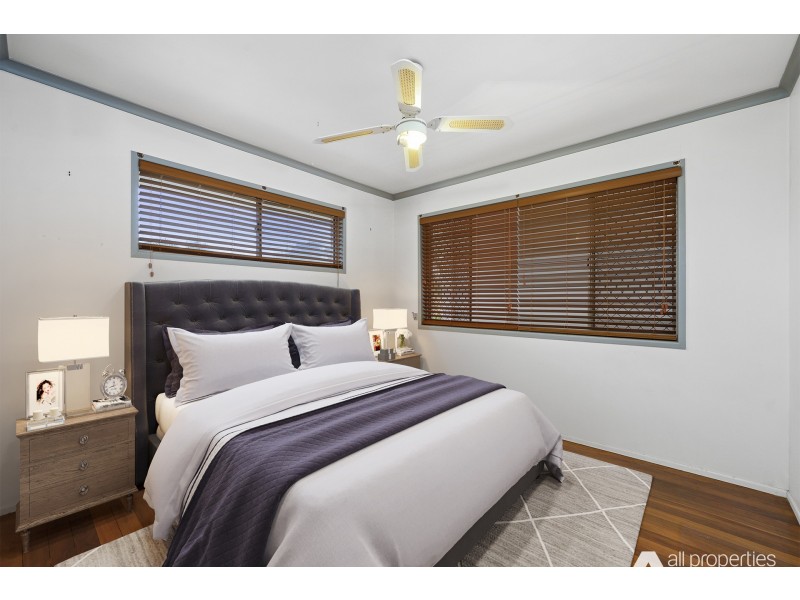 8 Alfred Place, Flinders View QLD 4305