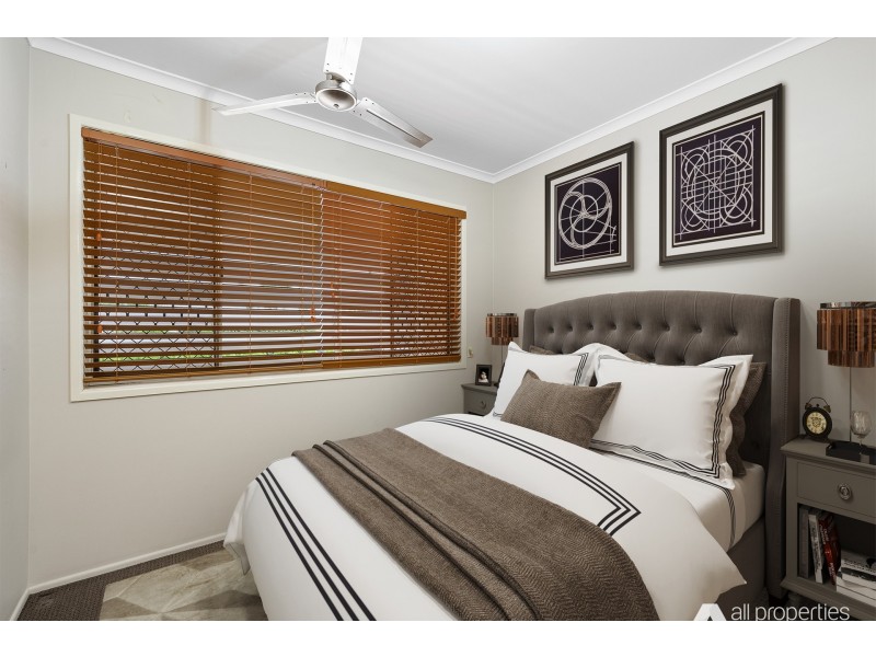 8 Alfred Place, Flinders View QLD 4305