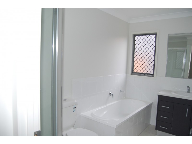 1/9 Cafe Place, Bellbird Park QLD 4300