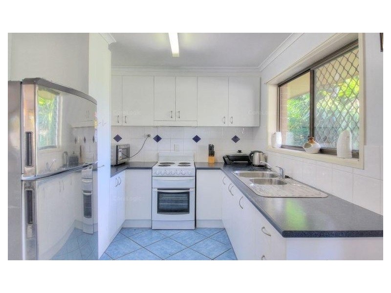 15 Whitcomb Street, Hillcrest QLD 4118