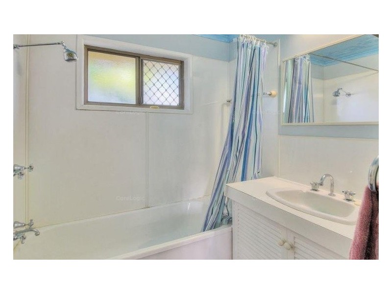 15 Whitcomb Street, Hillcrest QLD 4118