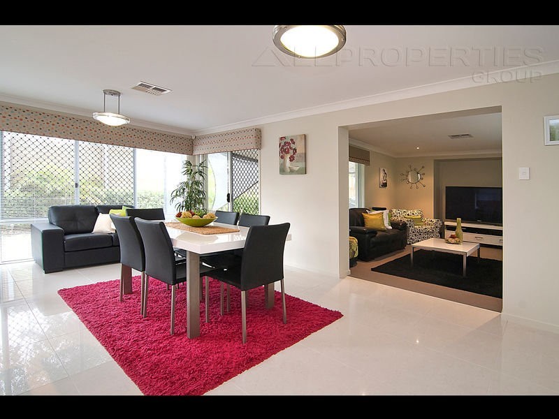 63 Juniper Street, Heathwood QLD 4110