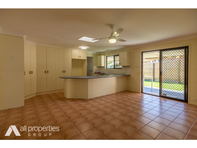 4 Fromelles Court, Regents Park QLD 4118