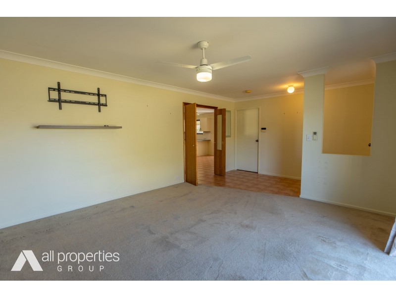 4 Fromelles Court, Regents Park QLD 4118