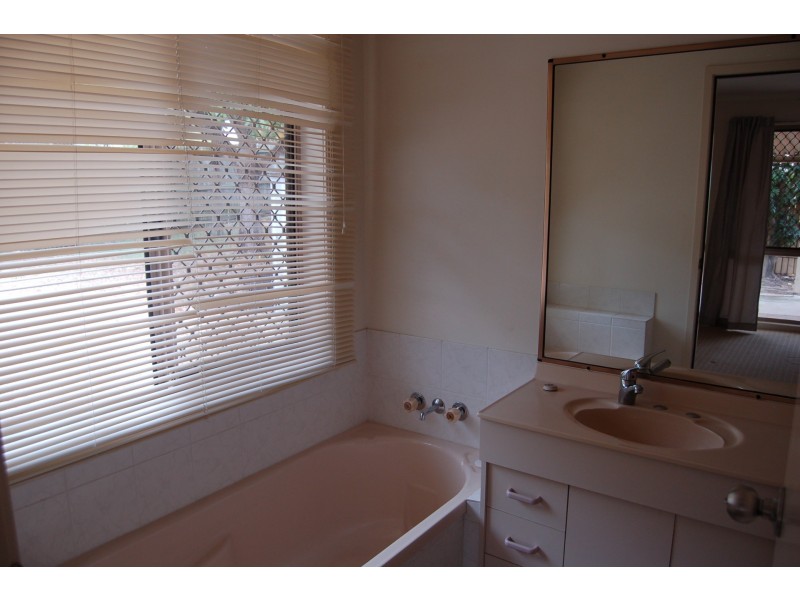 11 Thistle Street, Regents Park QLD 4118