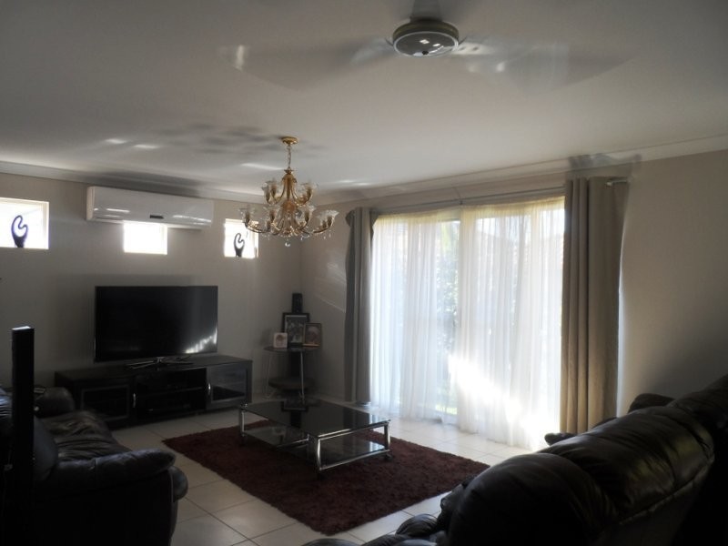 13 Rowan Street, Heathwood QLD 4110