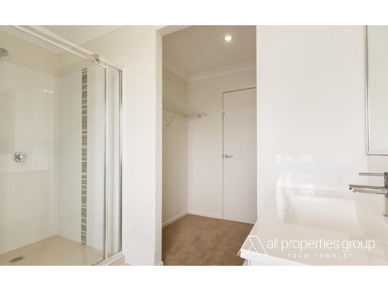 8 Malachite Drive, Logan Reserve QLD 4133