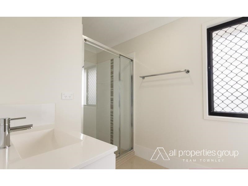 8 Malachite Drive, Logan Reserve QLD 4133