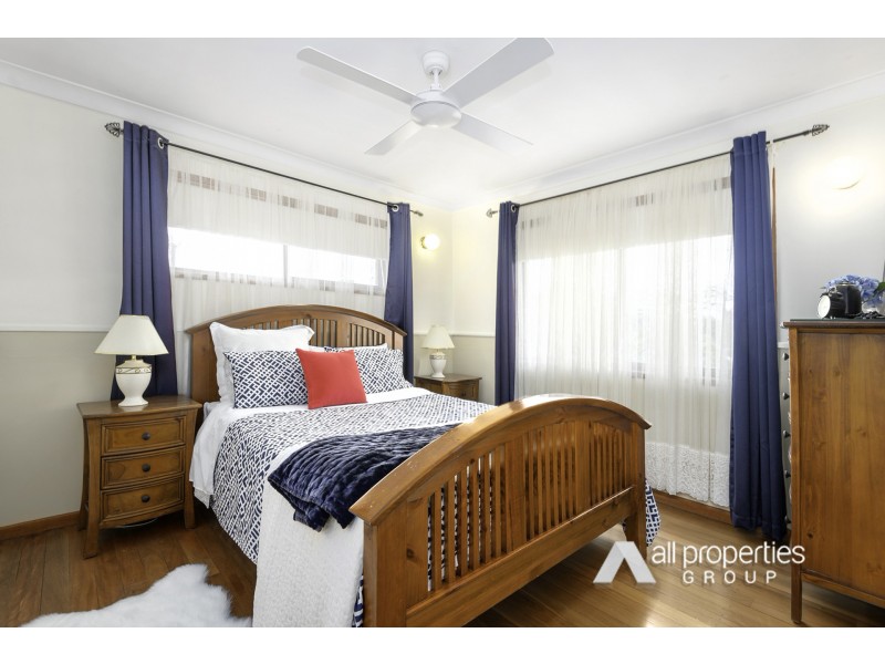 6 Conifer Street, Hillcrest QLD 4118